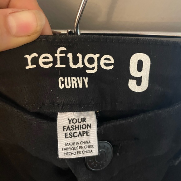 Refuge Colombia Curvy high rise jeans. - Picture 2 of 2